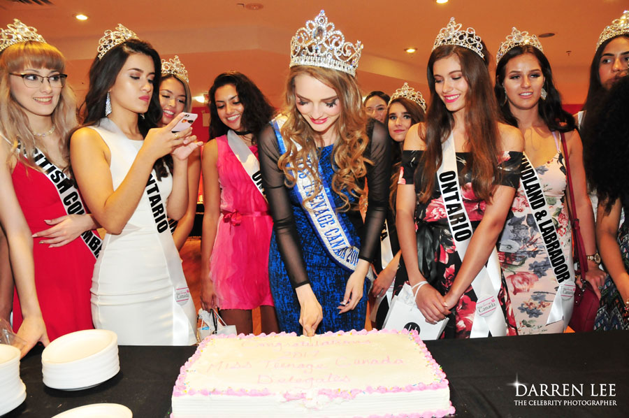 Samantha P cuts the cake at the 2017 Search for Miss Teenage Canada - Opening Night party