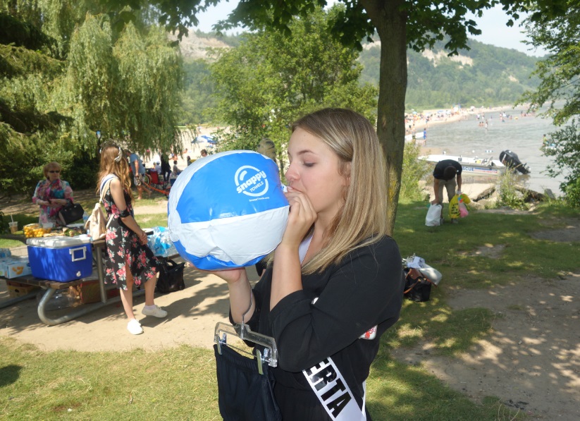 Snapopy Towel beach ball.